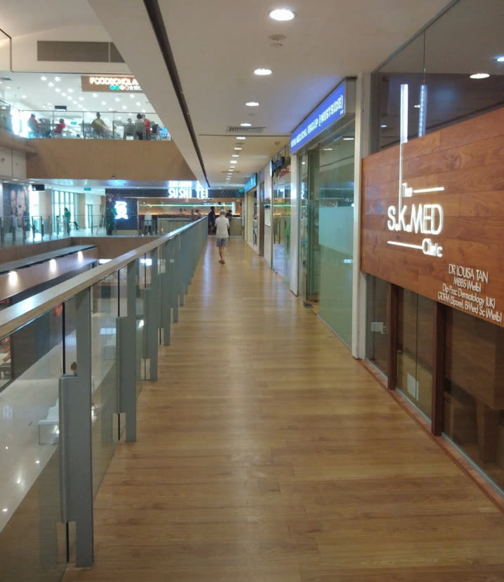 Real photo of the mall corridor